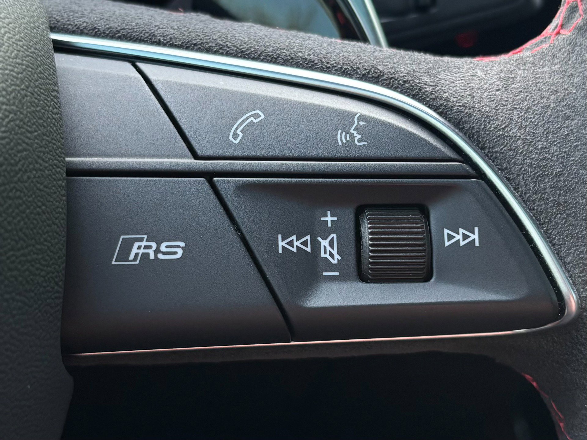 Used 2023 Audi RS Q8 w/ Black Optic Package image 38