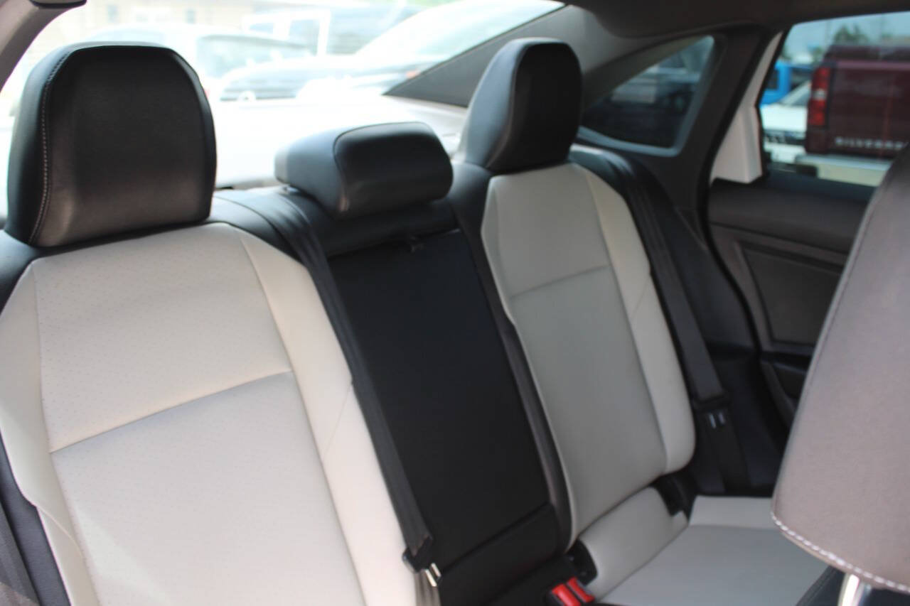 Used 2019 Volkswagen Jetta R-Line FWD image 11