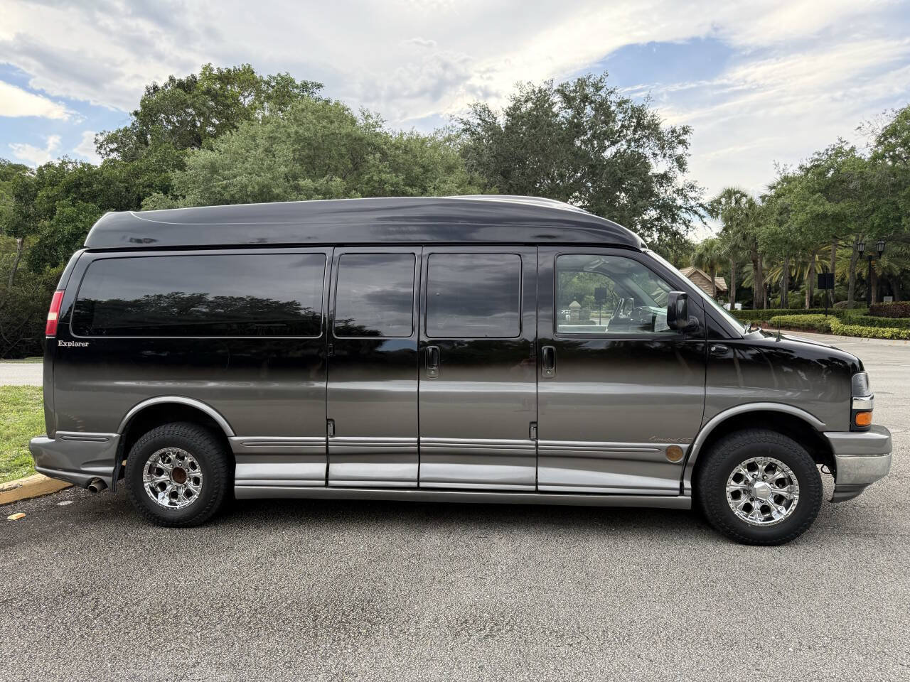 Used 2007 Chevrolet Express 2500 Extended w/ Preferred Equipment Group RWD image 6