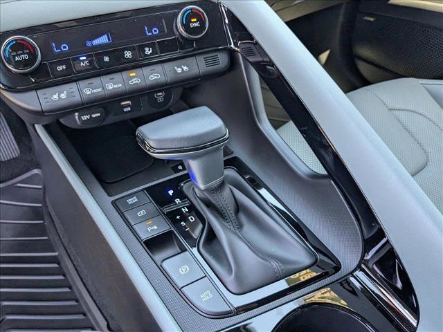 Used 2024 Hyundai Elantra Limited image 12