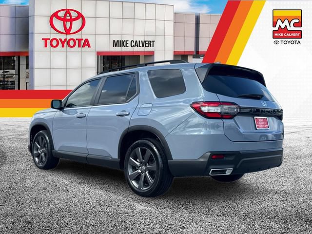 Used 2025 Honda Pilot Sport image 3