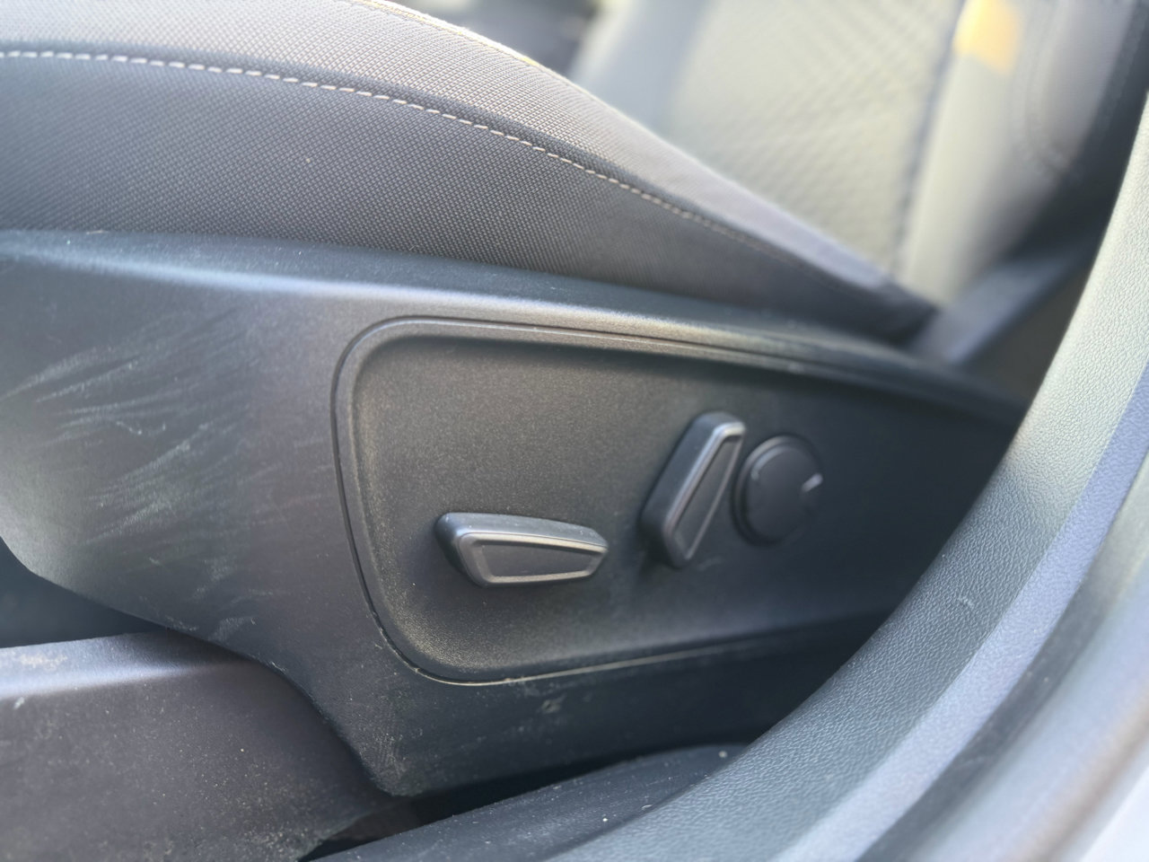 Used 2020 Ford Escape SE image 21