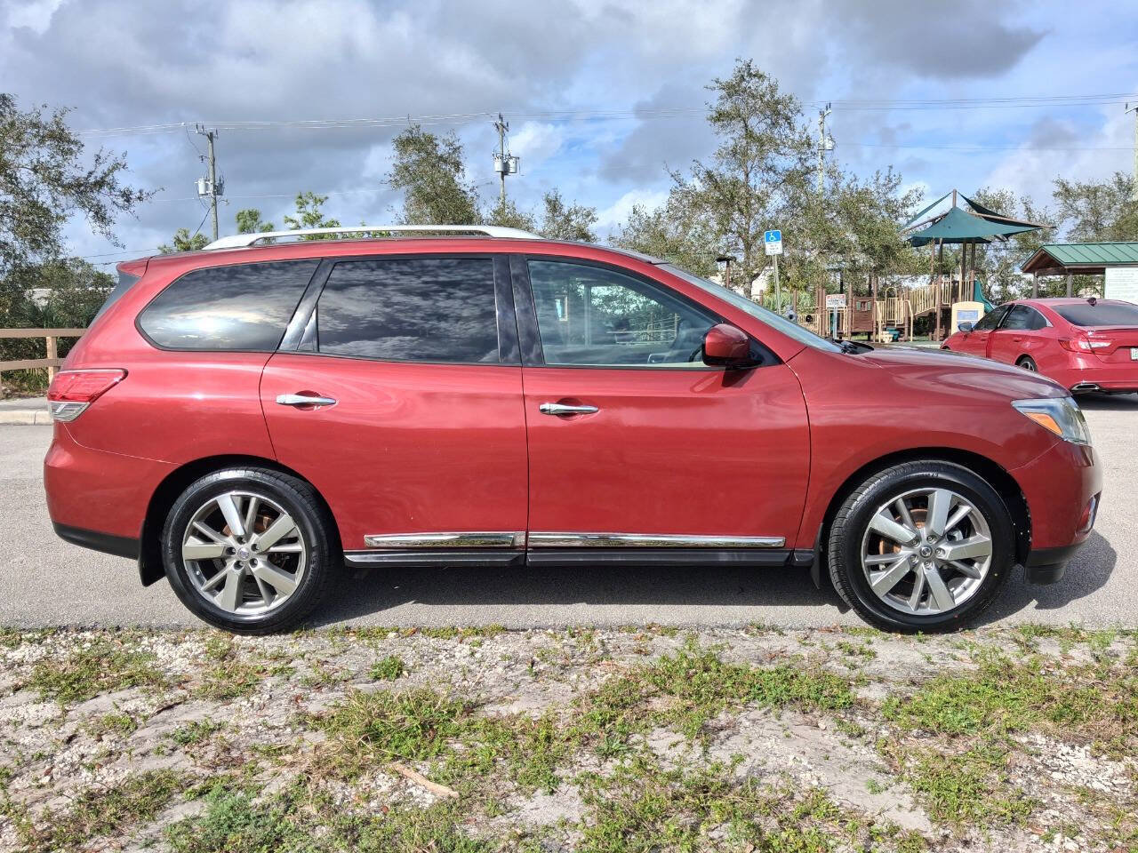 Used 2015 Nissan Pathfinder Platinum FWD image 5