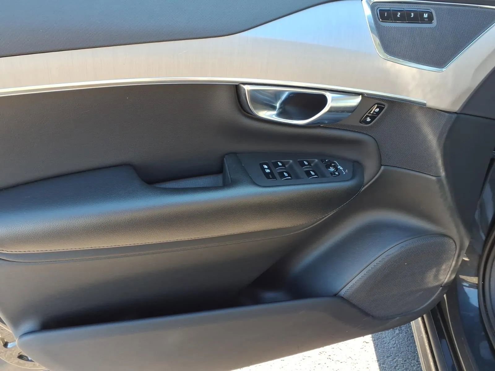 Used 2022 Volvo XC90 T5 Momentum w/ Climate Package image 24