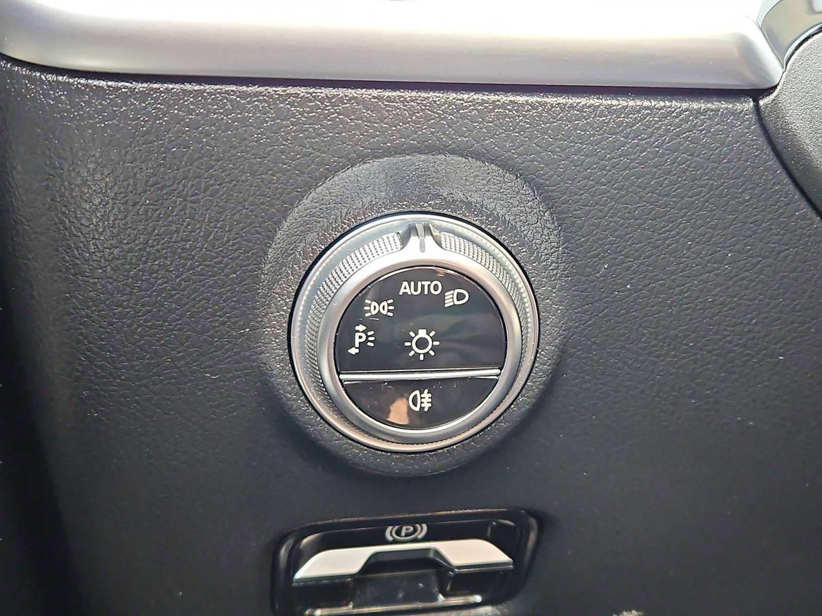 Used 2024 Mercedes-Benz C 300 4MATIC Sedan image 18