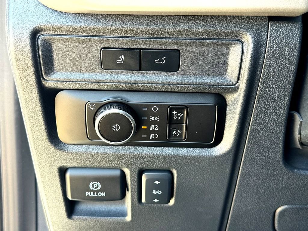 Used 2023 Ford Expedition XLT image 17