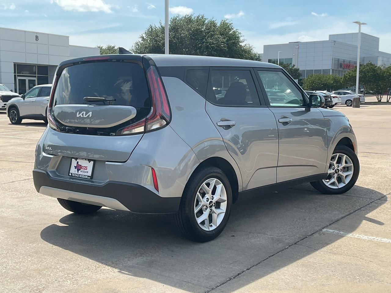 Used 2025 Kia Soul LX w/ LX Technology Package FWD image 5