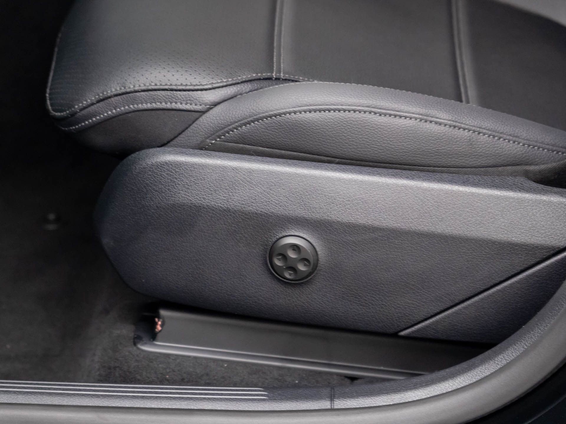 New 2025 Mercedes-Benz GLC 350e 4MATIC image 14