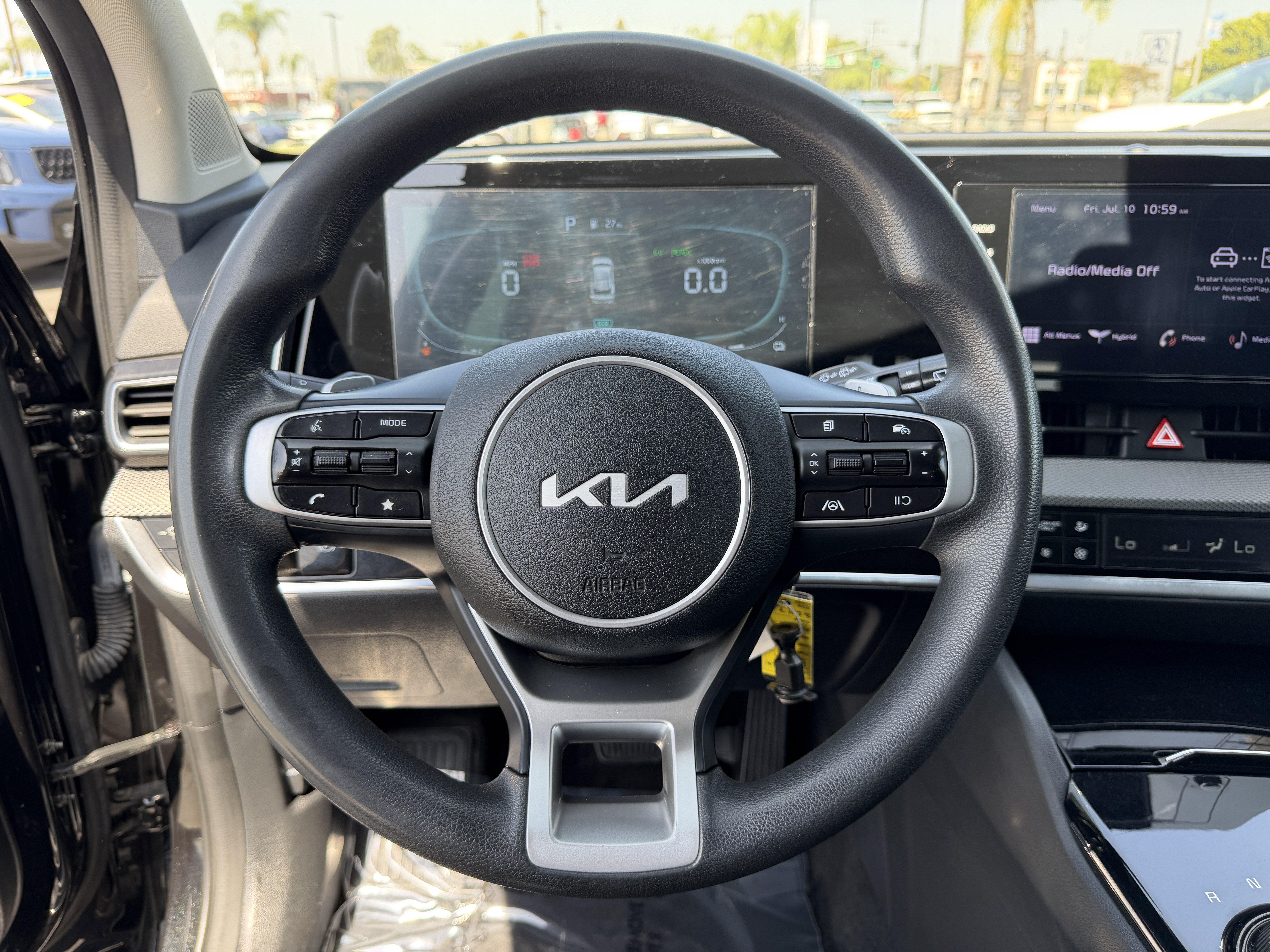 Used 2025 Kia Sportage LX FWD image 17