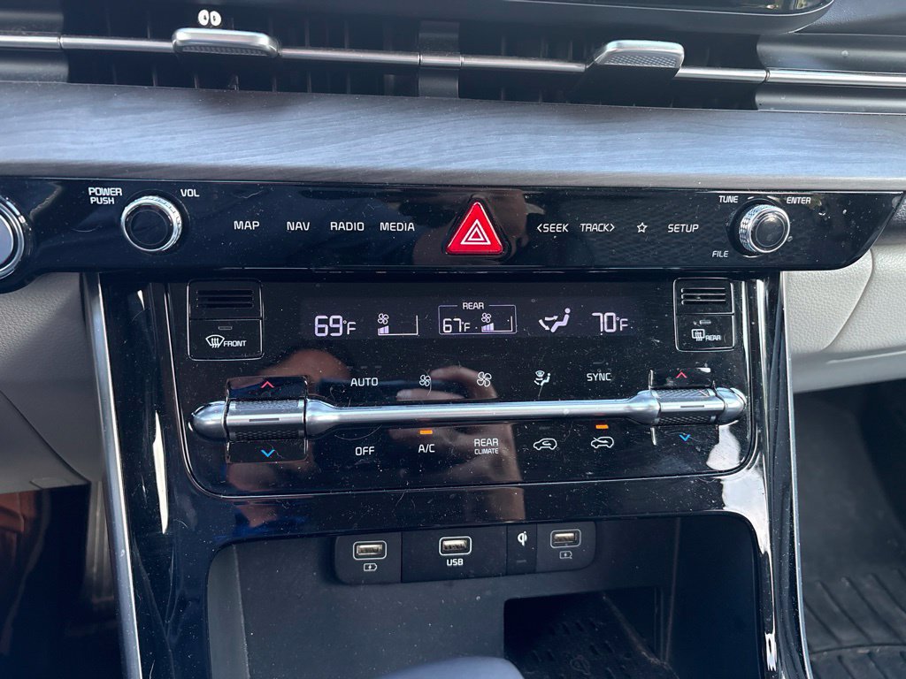 Certified 2024 Kia Carnival EX FWD image 15