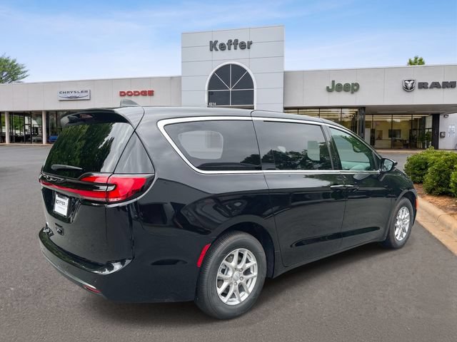 New 2027 Chrysler Pacifica Select FWD image 6