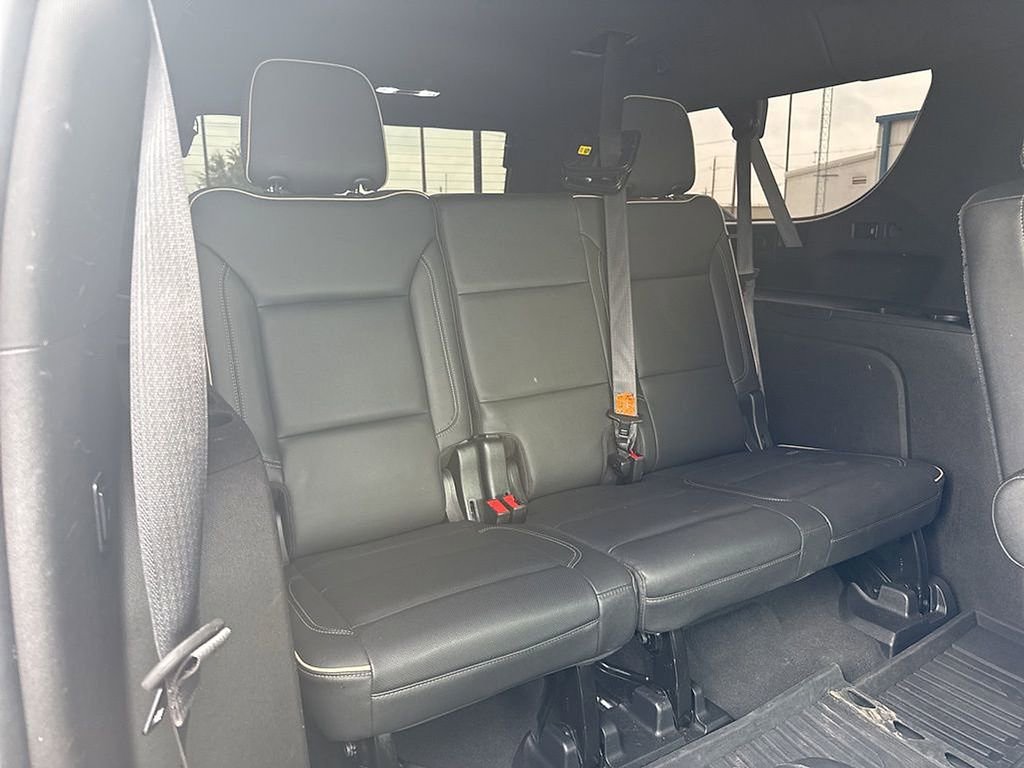Used 2021 GMC Yukon XL SLT w/ SLT Premium Package image 16