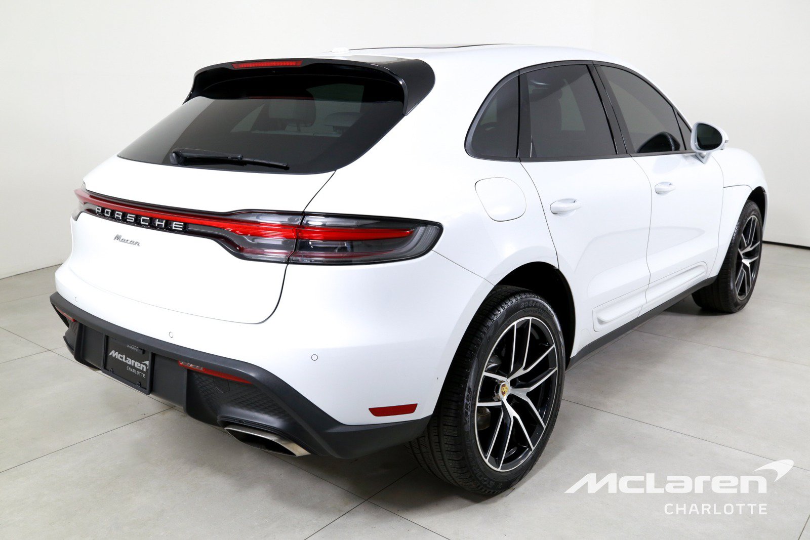Used 2024 Porsche Macan w/ Premium Plus Package AWD/4WD image 8