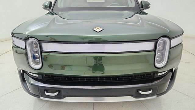 Used 2024 Rivian R1T Adventure AWD/4WD image 8