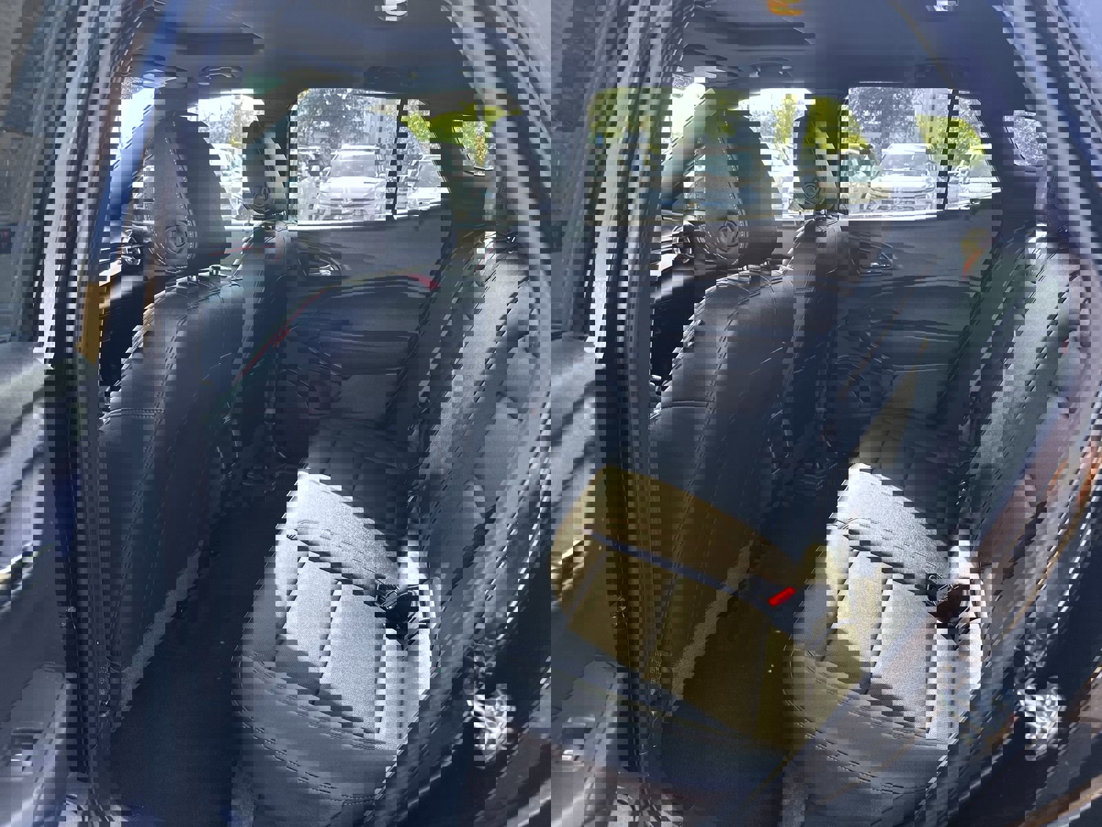 Used 2025 Chevrolet Trax RS w/ Sunroof Package image 31