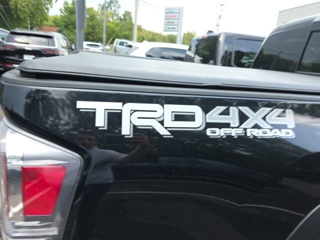 Used 2022 Toyota Tacoma TRD Off-Road w/ TRD Premium Off Road Package AWD/4WD image 21
