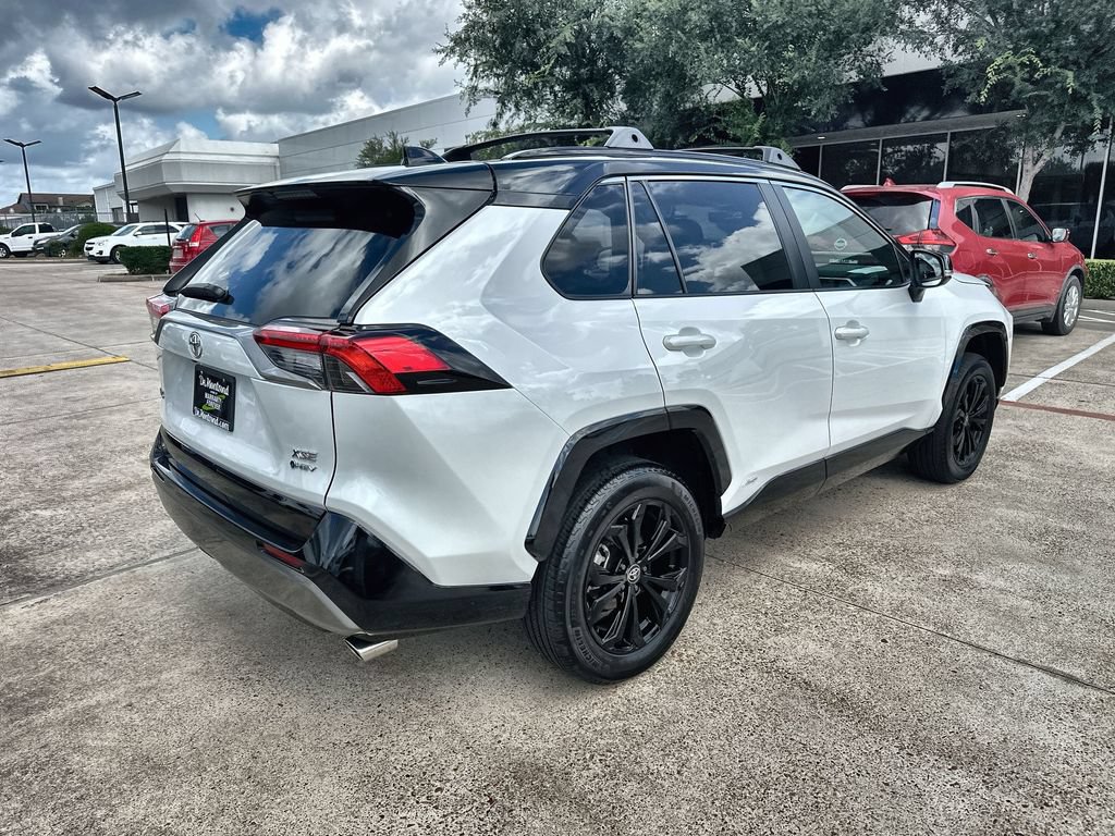 Used 2025 Toyota RAV4 XSE AWD/4WD image 11