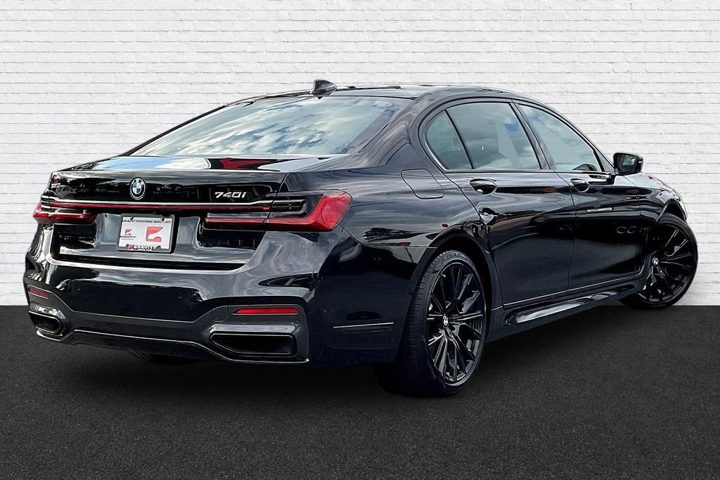 Used 2022 BMW 740i w/ M Sport Package RWD image 6