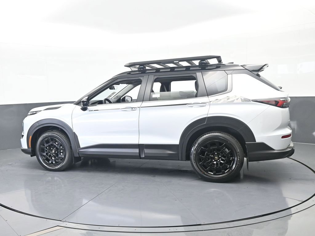 New 2026 Mitsubishi Outlander Trail Edition image 3