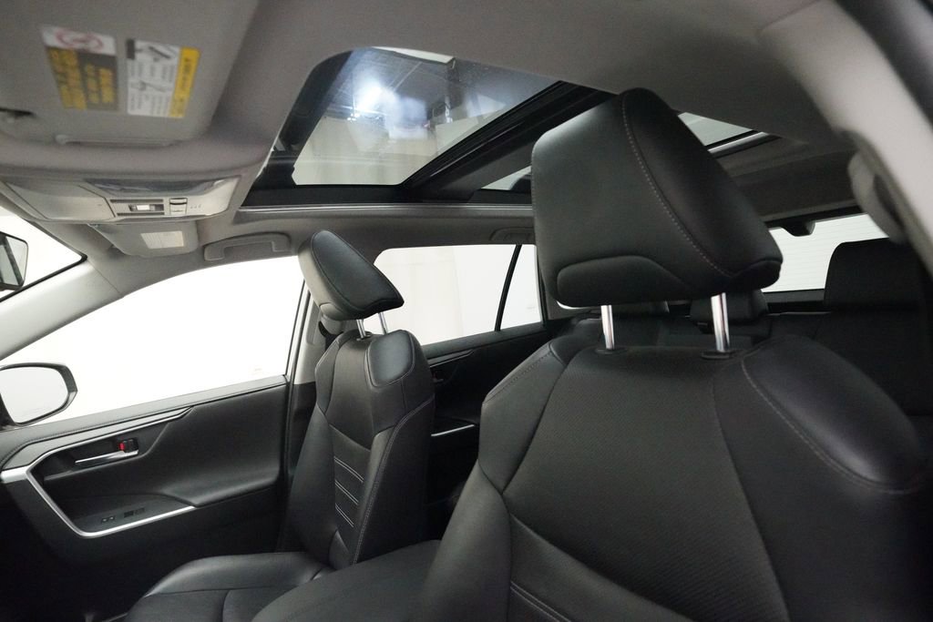 Used 2019 Toyota RAV4 Limited AWD/4WD image 32