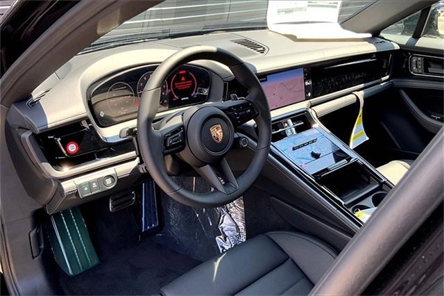 New 2025 Porsche Panamera 4 image 4