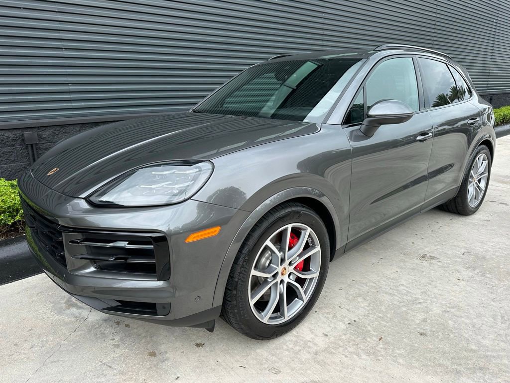 Certified 2025 Porsche Cayenne S AWD/4WD image 7