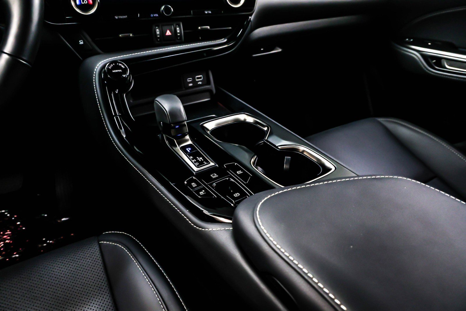 Used 2024 Lexus NX 350h AWD w/ Vision Package image 6