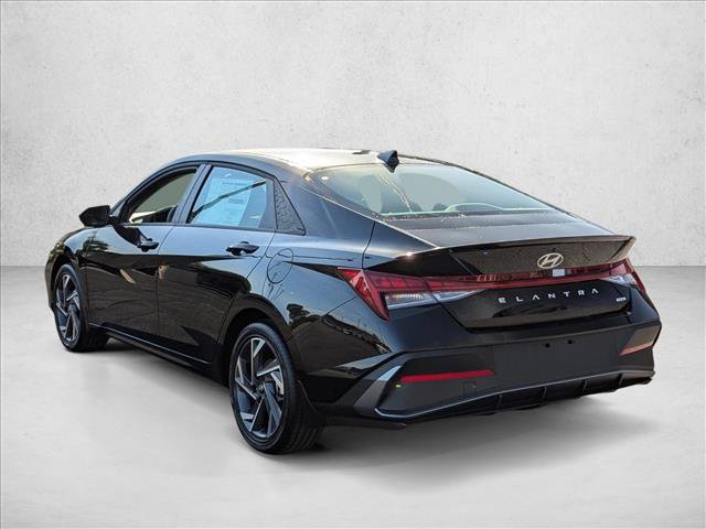 Certified 2025 Hyundai Elantra SEL FWD image 8