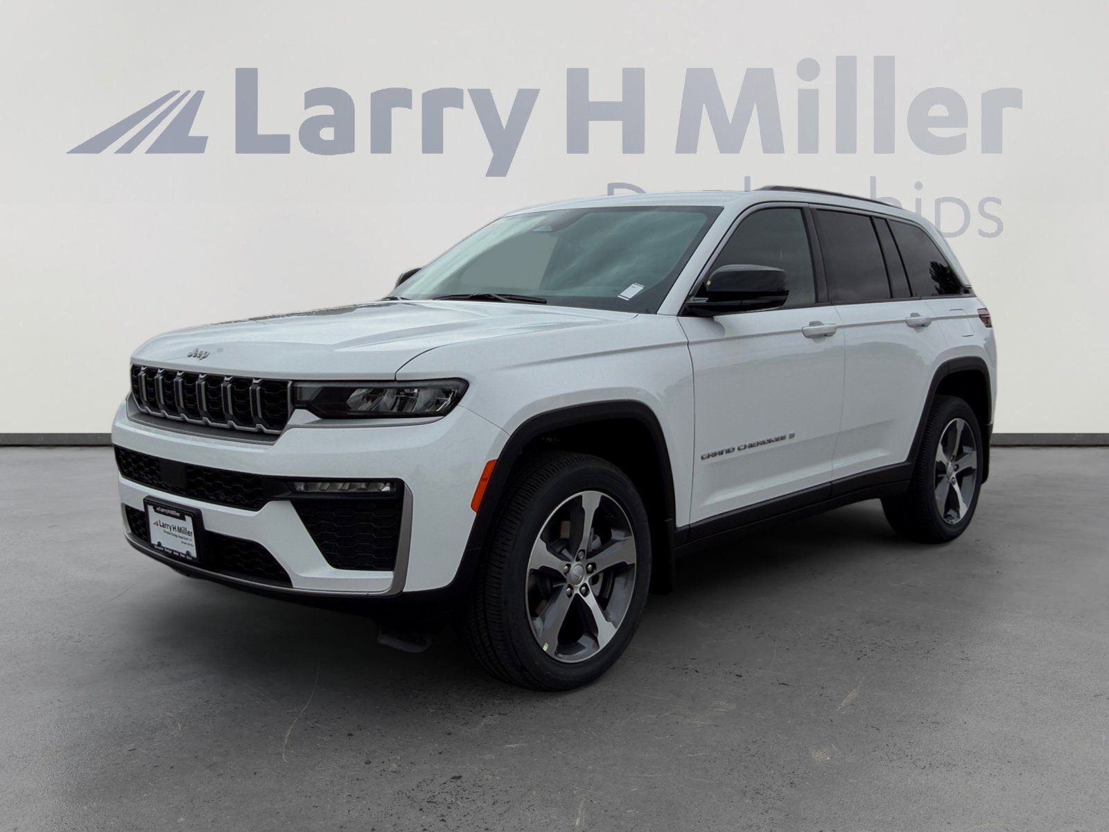New 2026 Jeep Grand Cherokee Limited w/ Trailer Tow Package AWD/4WD image 1