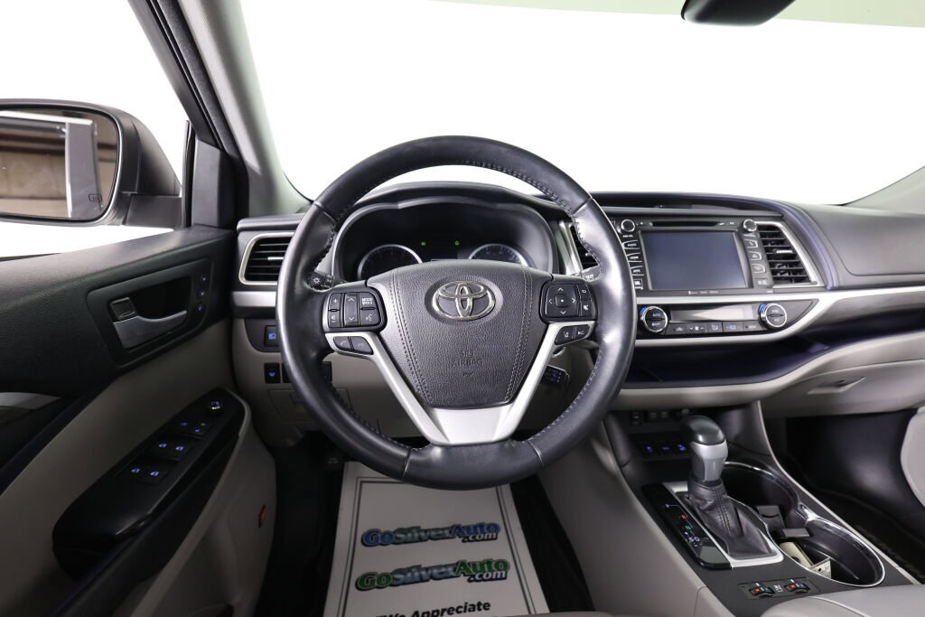 Used 2017 Toyota Highlander Limited image 30
