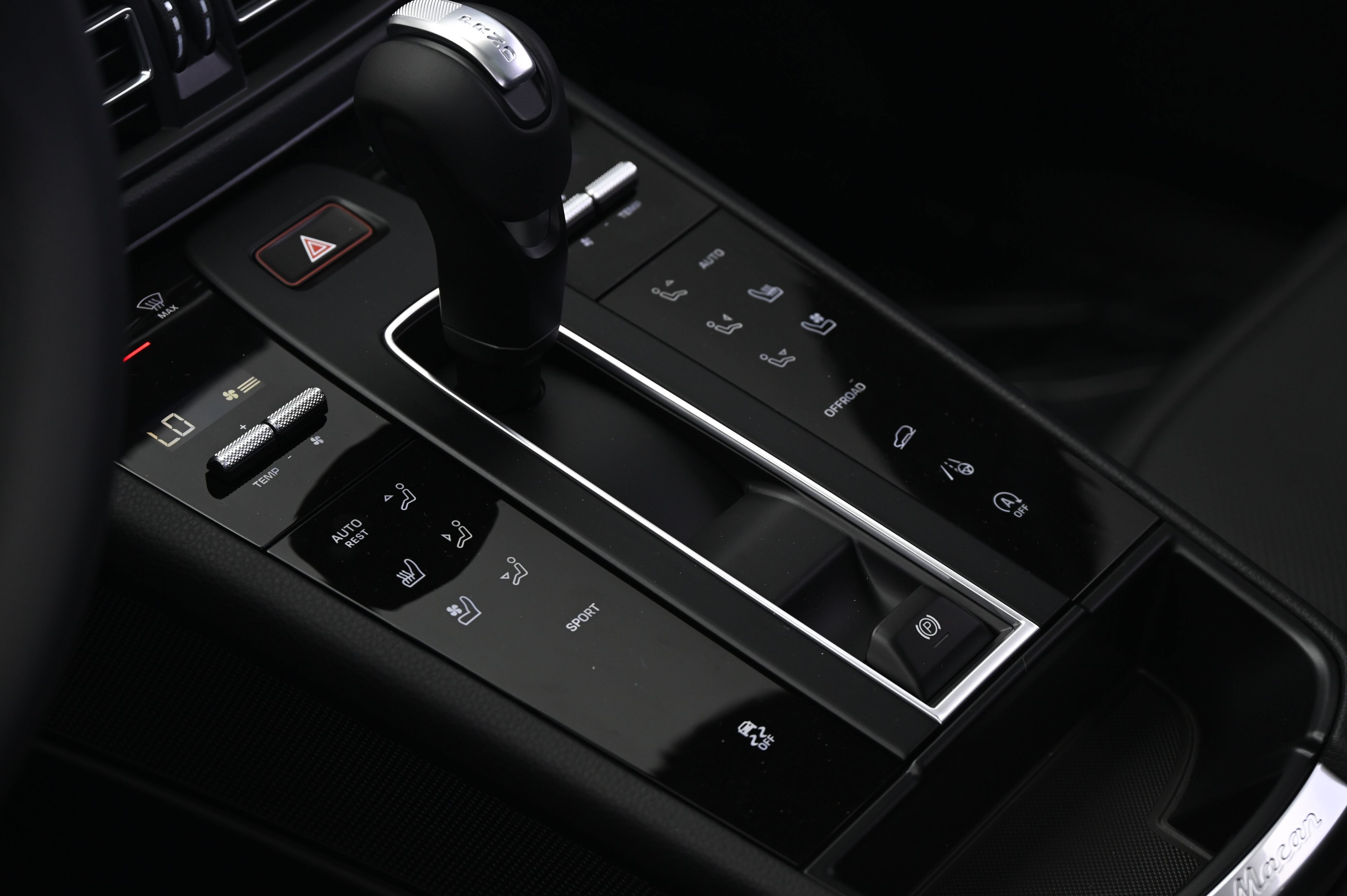 Certified 2026 Porsche Macan AWD/4WD image 34