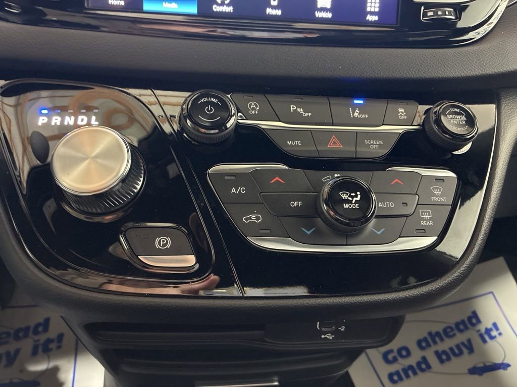 New 2026 Chrysler Voyager LX image 18