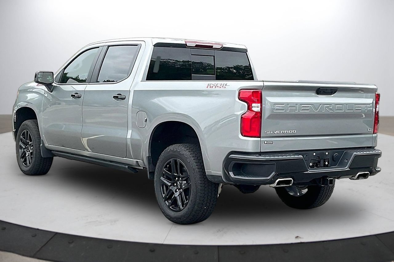 Used 2025 Chevrolet Silverado 1500 LT Trail Boss w/ Convenience Package II AWD/4WD image 7