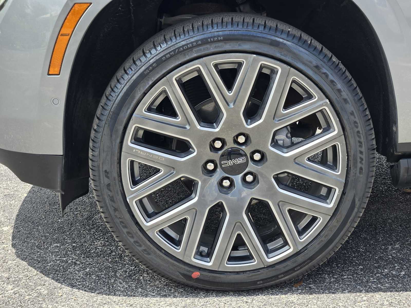 Certified 2025 GMC Yukon Denali Ultimate AWD/4WD image 13