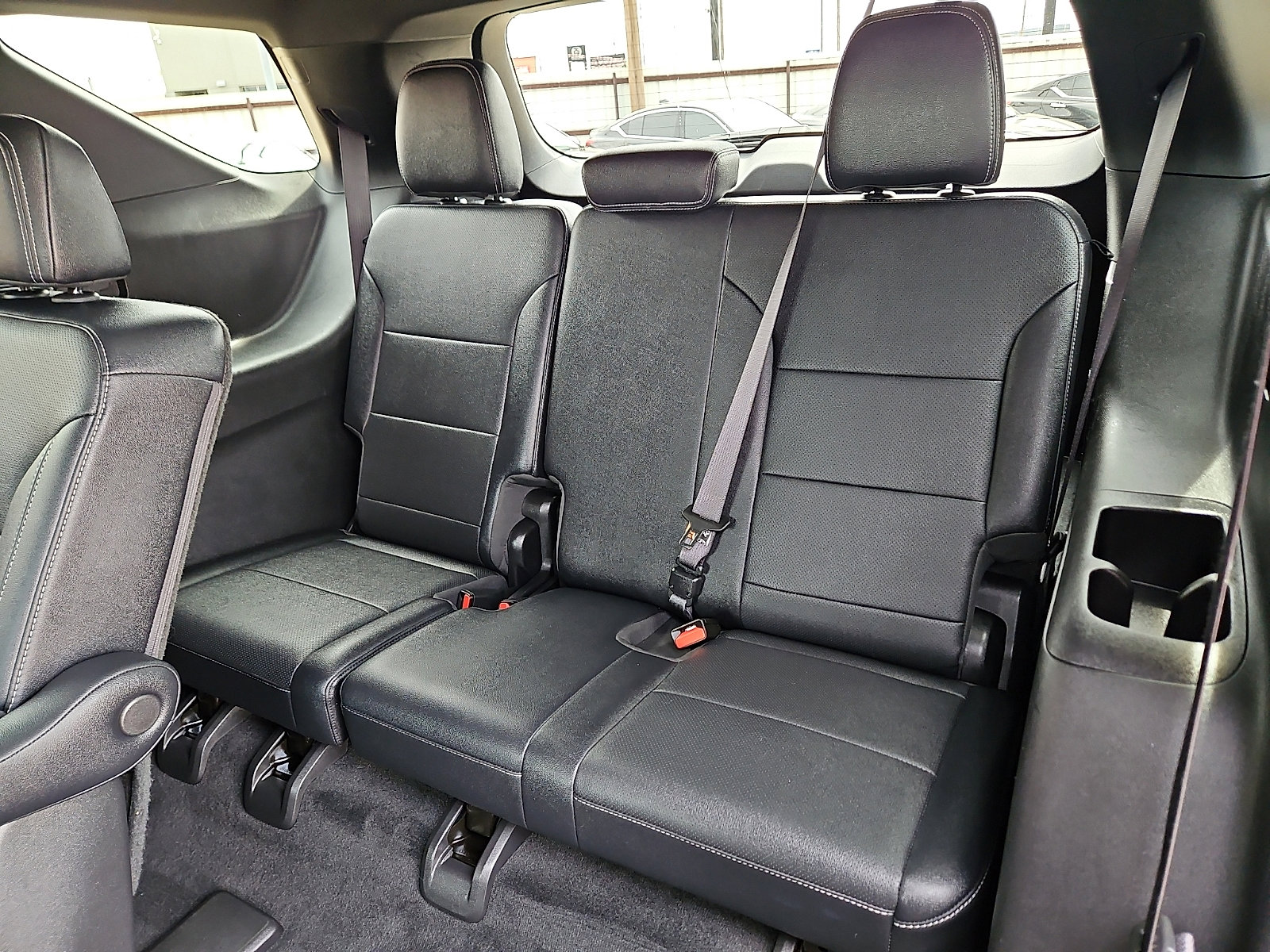 Used 2025 Chevrolet Traverse LT FWD image 9