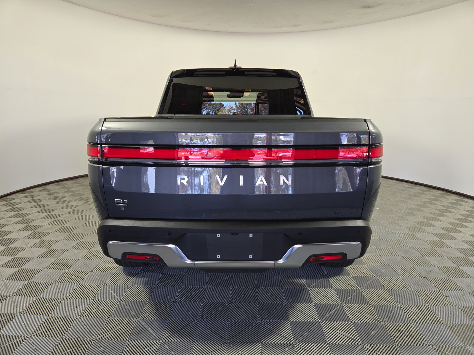 Used 2024 Rivian R1T Adventure image 4