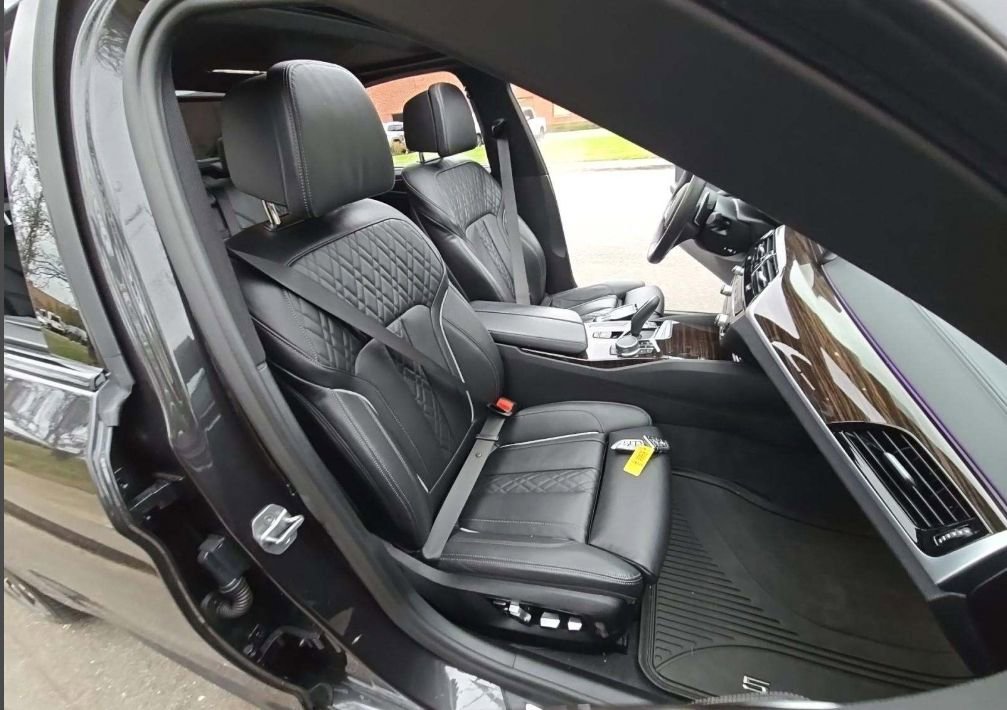 Used 2020 BMW M550i xDrive w/ Executive Package image 4