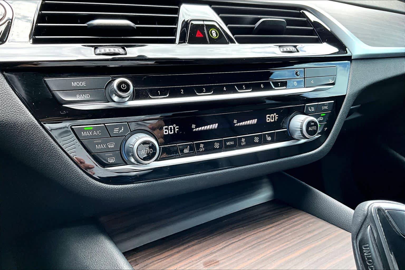 Used 2020 BMW 530i w/ Premium Package RWD image 35