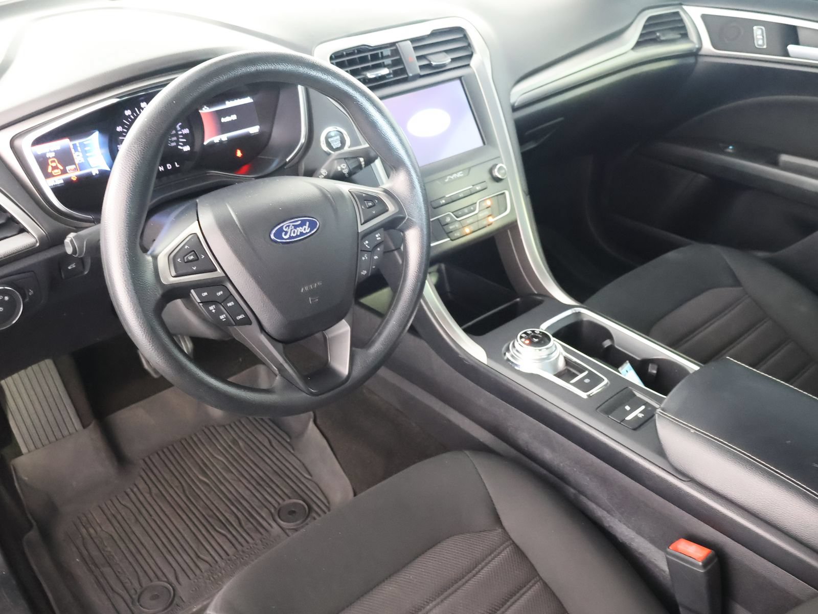 Used 2020 Ford Fusion SE FWD image 22