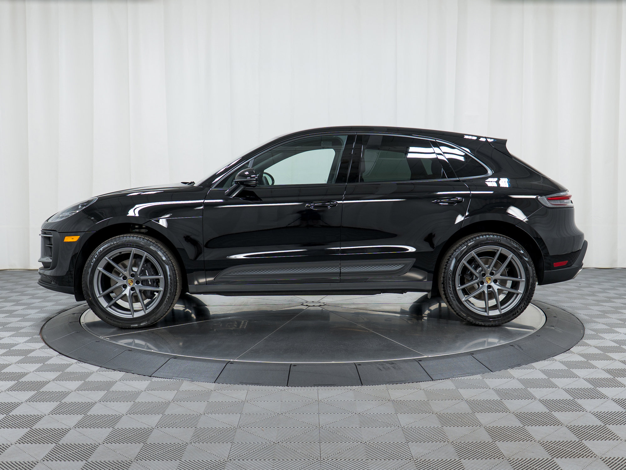 New 2026 Porsche Macan AWD/4WD image 2
