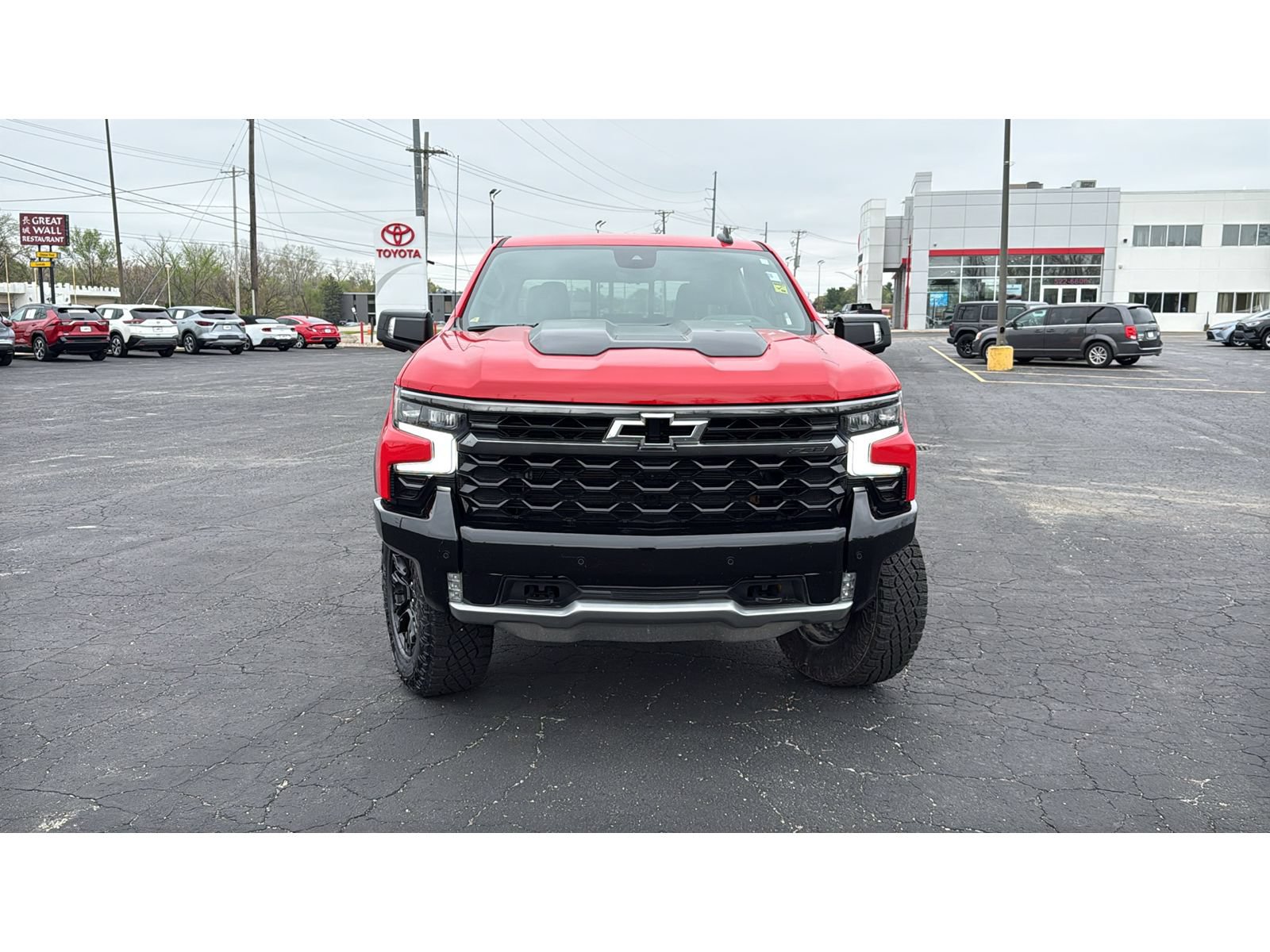 Used 2025 Chevrolet Silverado 1500 ZR2 w/ Technology Package AWD/4WD image 2
