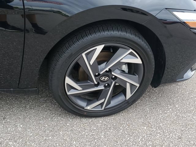 Certified 2025 Hyundai Elantra SEL FWD image 6