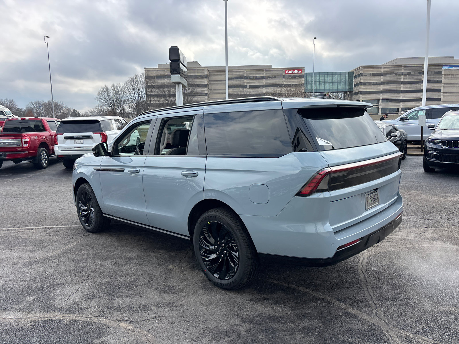 New 2026 Lincoln Navigator Reserve w/ Jet Appearance Package AWD/4WD image 5