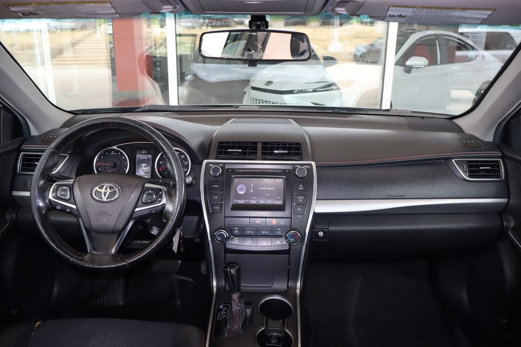 Used 2015 Toyota Camry SE FWD image 30