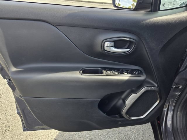 Used 2023 Jeep Renegade Latitude AWD/4WD image 15