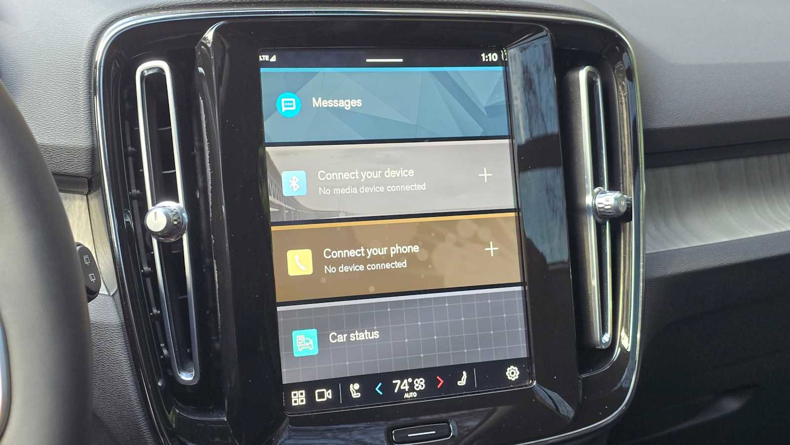 Used 2023 Volvo XC40 B5 Plus w/ Driver Assist Package image 27