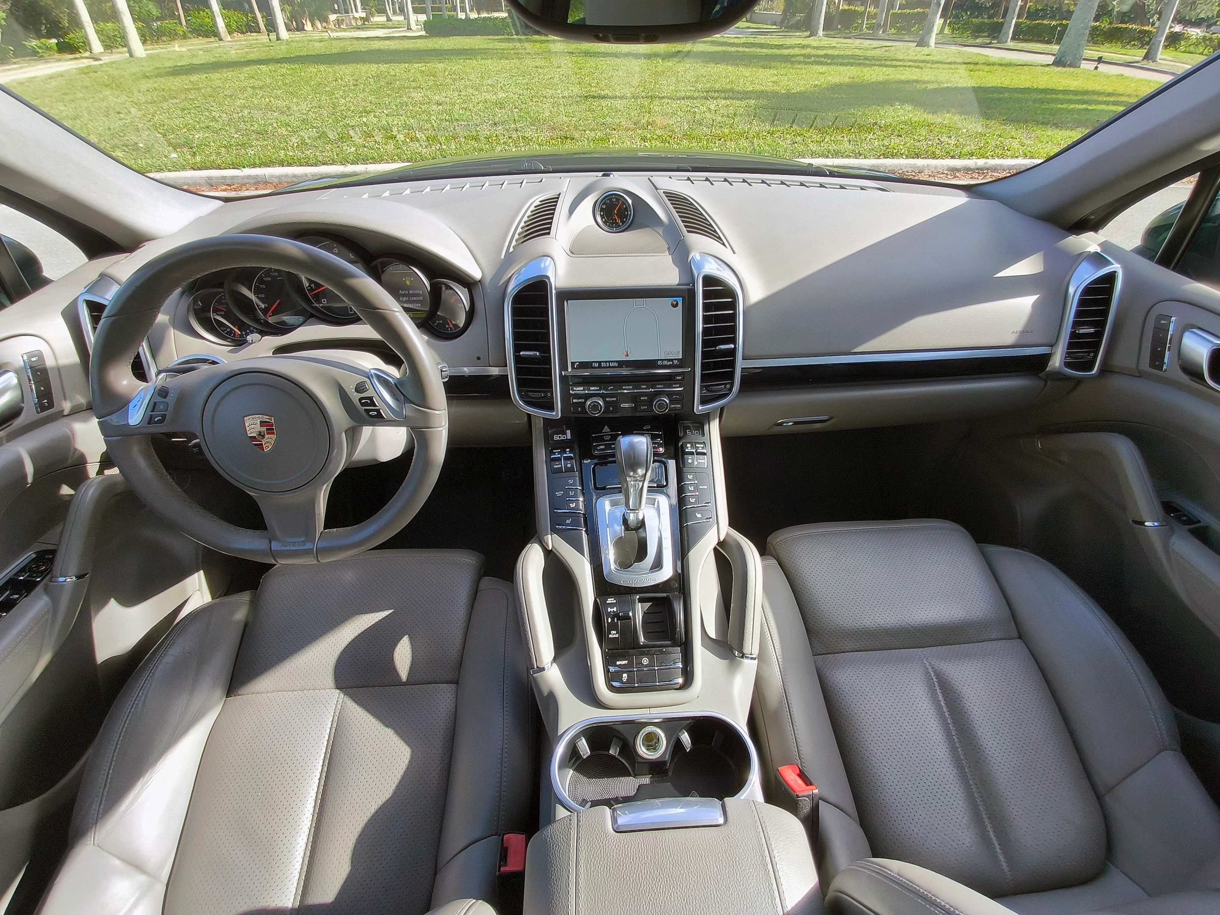 Used 2014 Porsche Cayenne AWD/4WD image 8