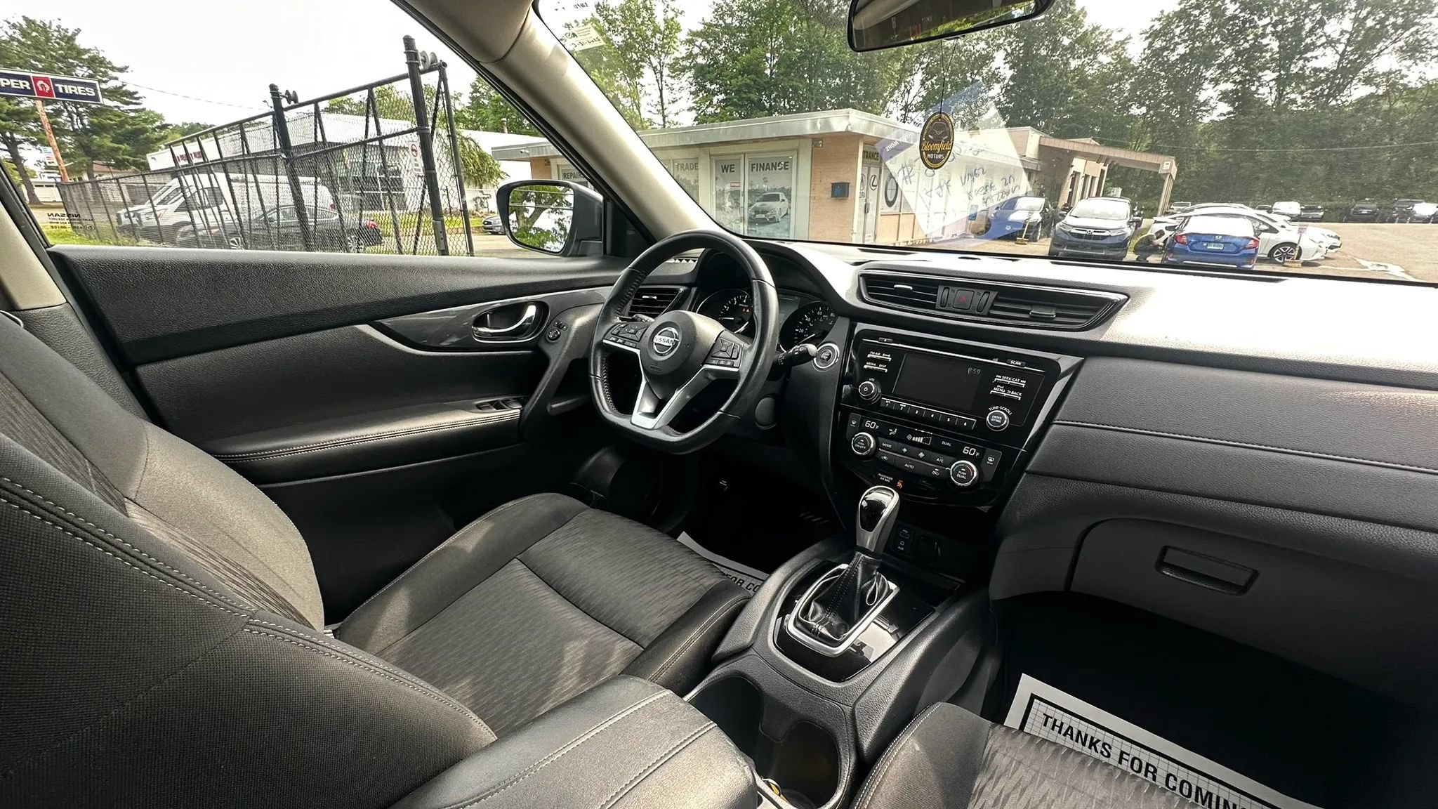 Used 2017 Nissan Rogue SV AWD/4WD image 27