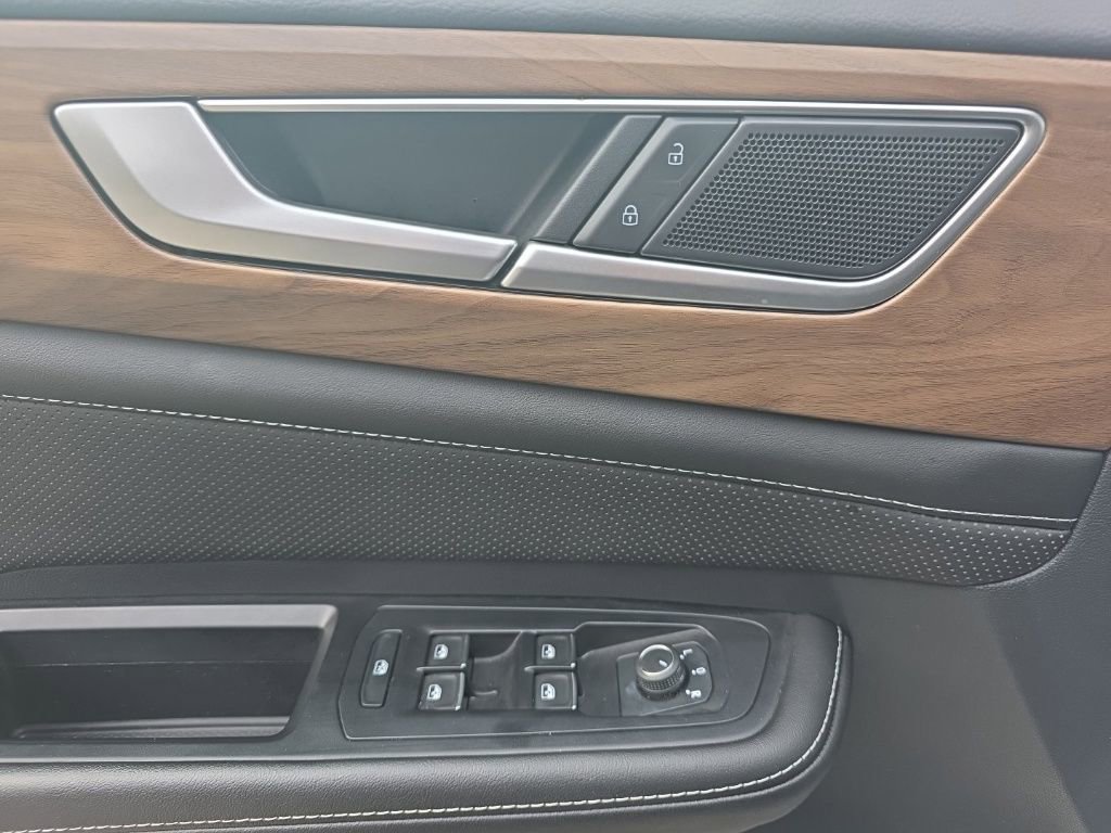 Used 2025 Volkswagen Atlas SE image 22