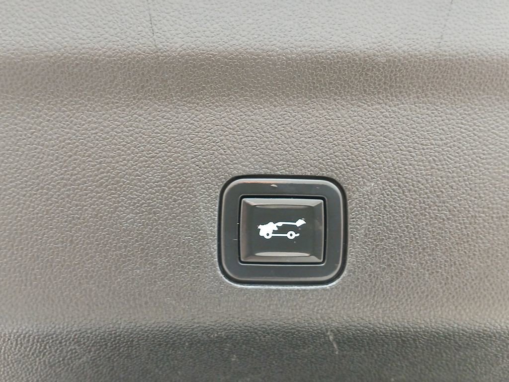 Certified 2021 Chevrolet Suburban RST image 17